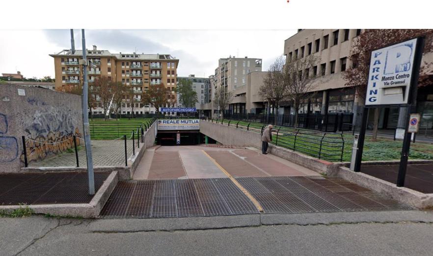 Mako Suites - Centro E Stazione Монца Экстерьер фото