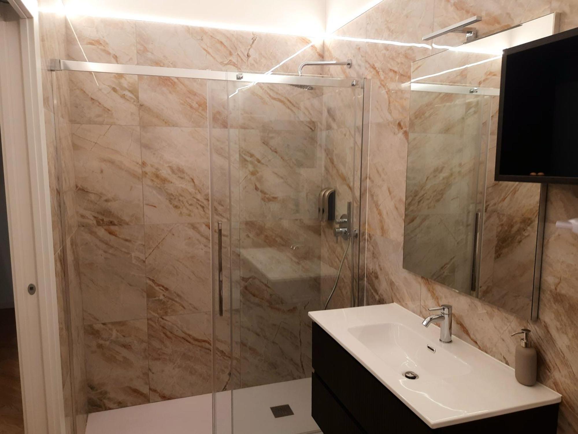 Mako Suites - Centro E Stazione Монца Номер фото
