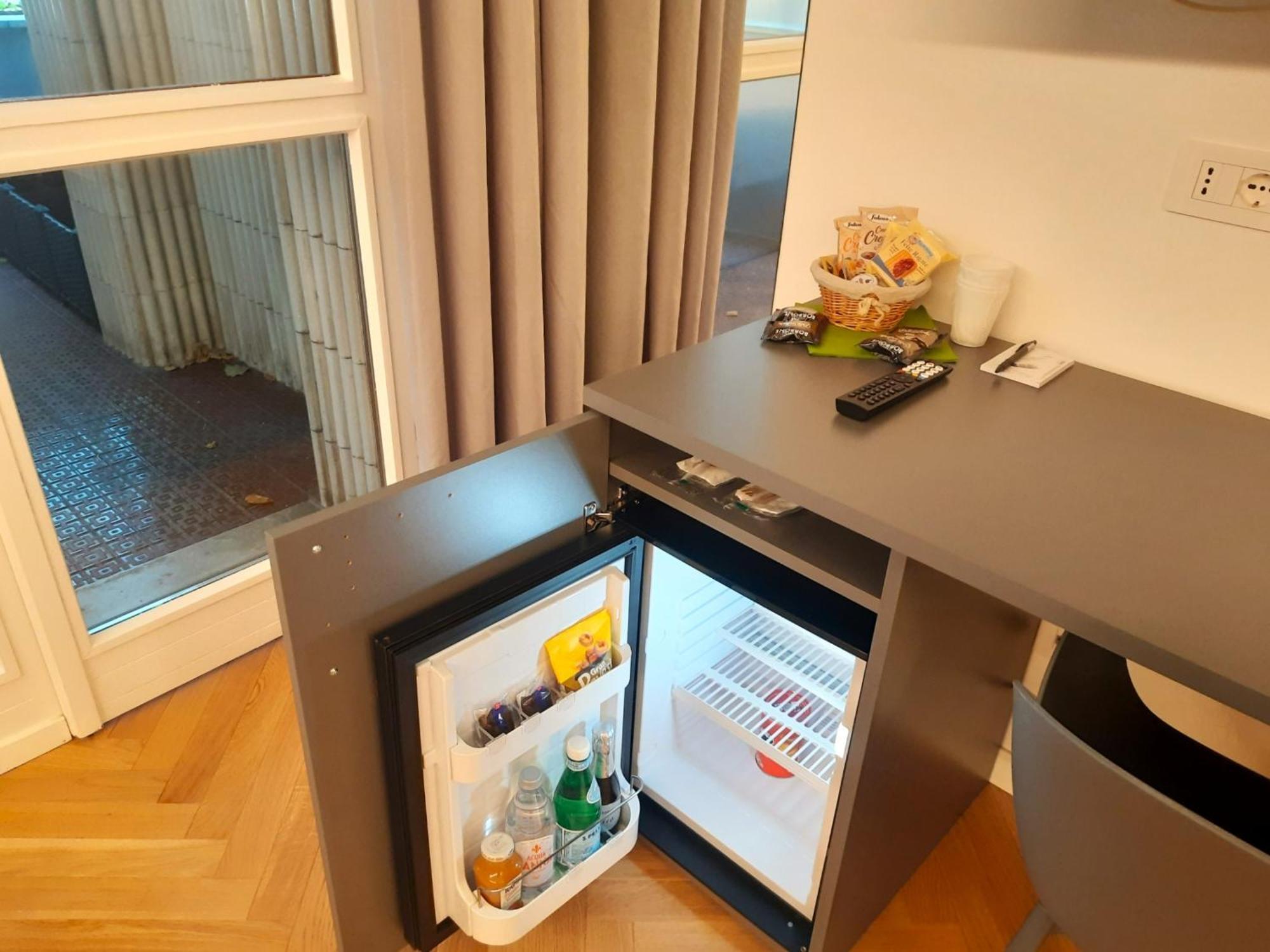 Mako Suites - Centro E Stazione Монца Экстерьер фото