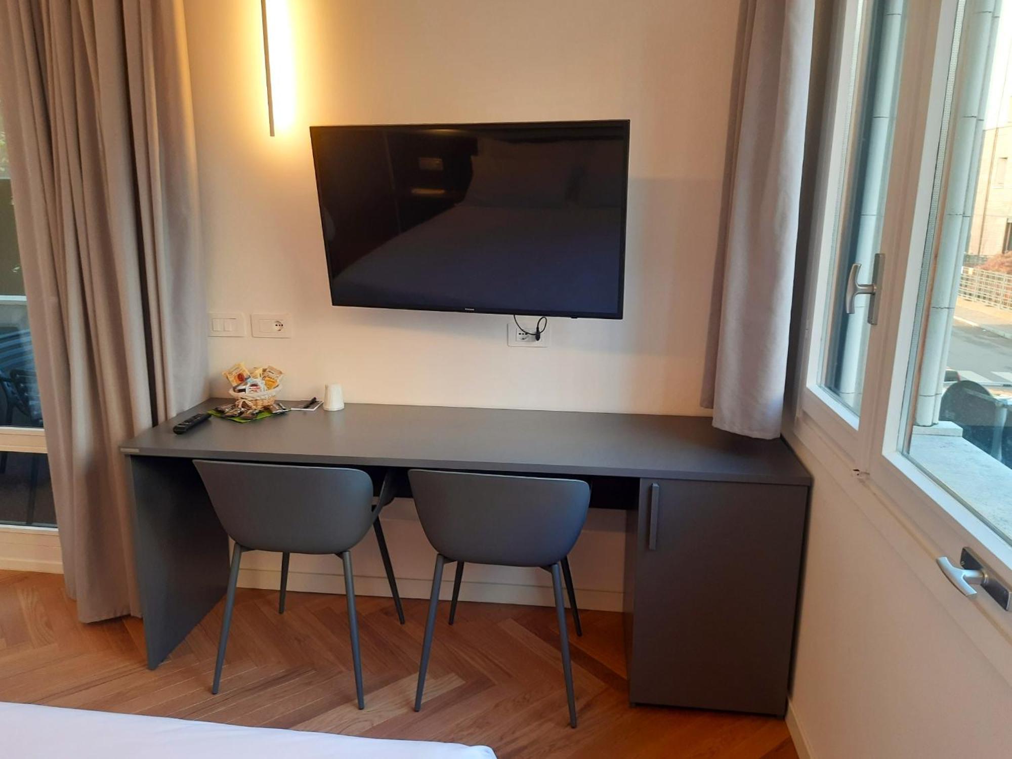Mako Suites - Centro E Stazione Монца Экстерьер фото