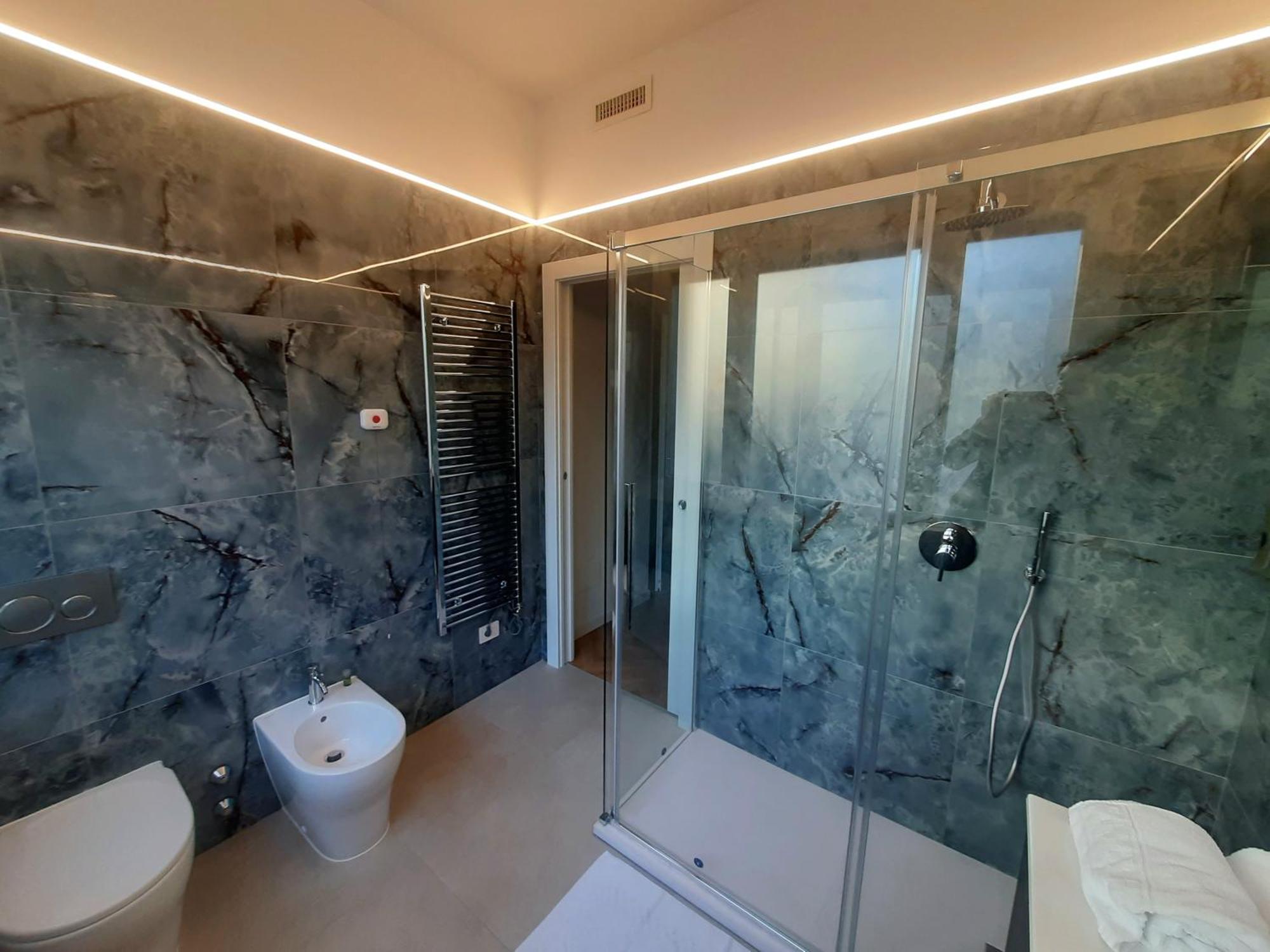 Mako Suites - Centro E Stazione Монца Экстерьер фото